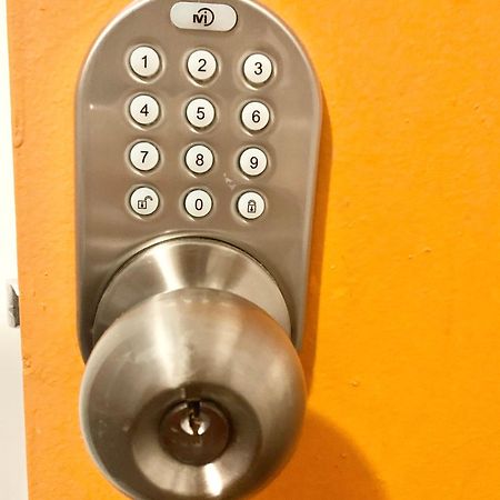 Women Only Rooms - Men Only Rooms - Free Wifi - Coffee Parking - Lockers Miami Exteriör bild