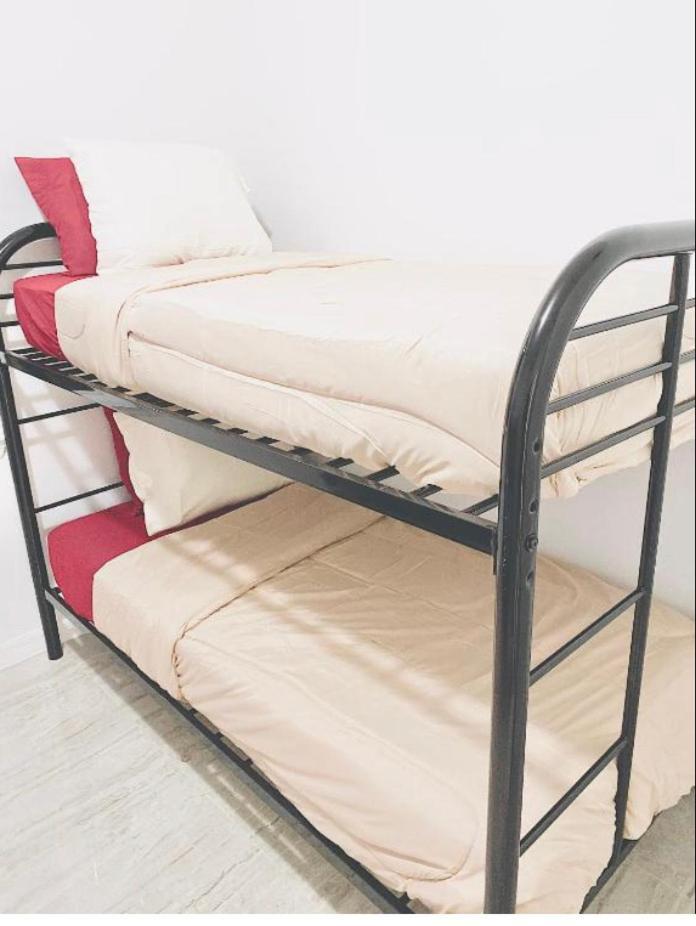 Women Only Rooms - Men Only Rooms - Free Wifi - Coffee Parking - Lockers Miami Exteriör bild