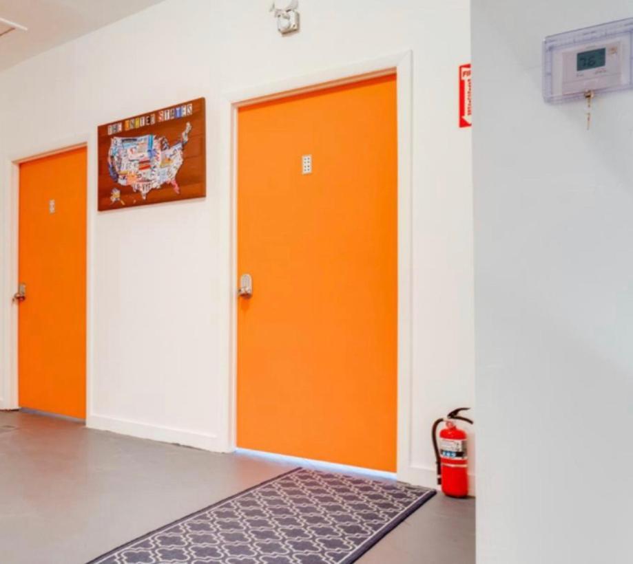Women Only Rooms - Men Only Rooms - Free Wifi - Coffee Parking - Lockers Miami Exteriör bild